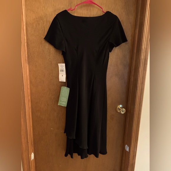 Elegant Black Dress - Picture 1 of 2
